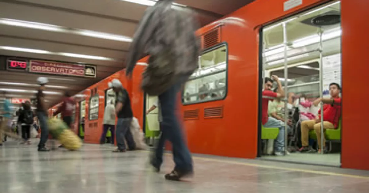 How does the CDMX Metro insurance work and what does the policy cover?