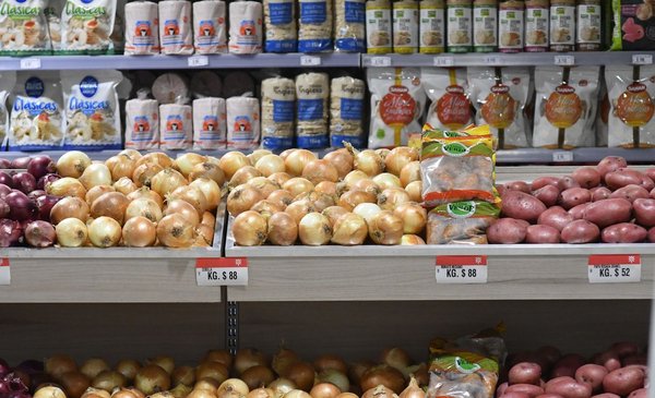 How much more expensive is it to go to the supermarket in the east than in Montevideo?