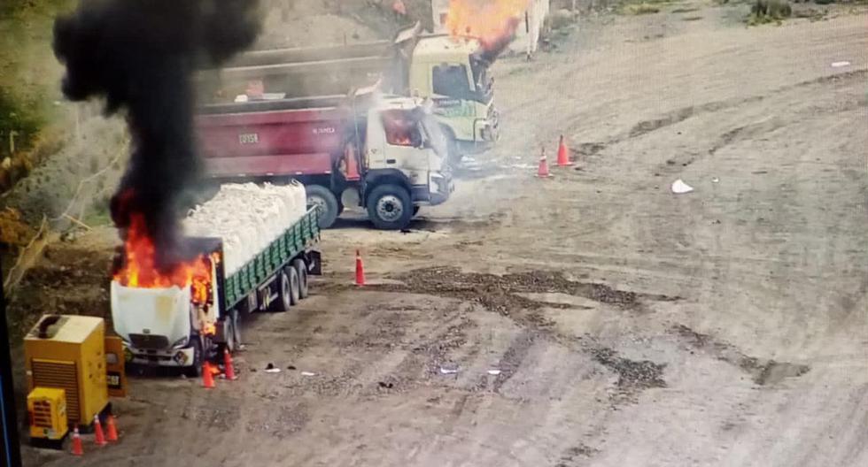 Hudbay mining dump trucks set on fire in Cusco