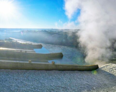 Hydrological conditions force the opening of floodgates at the Itaipu landfill