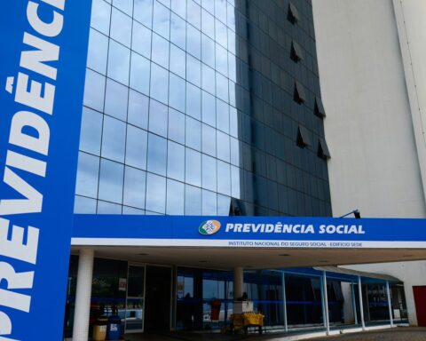 INSS benefits above the minimum will have a 5.93% readjustment