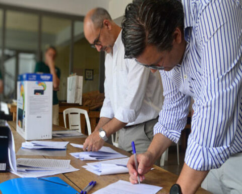 In Paysandú, a textile enterprise received an industrial machine for leather manufacturing