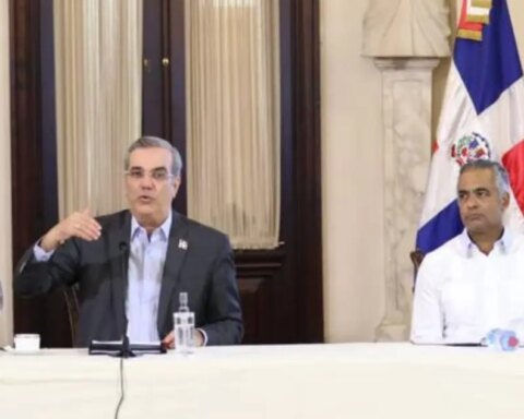 Impuestos Internos y Aduanas recaudaron casi un billón en  2022