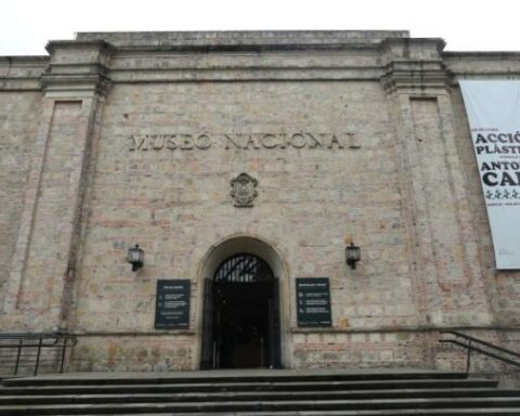 Is the fee for foreigners in Colombian museums discriminatory?