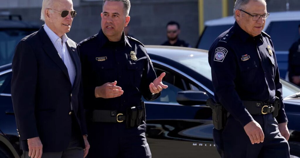 Joe Biden lands in El Paso and inspects the border with Mexico