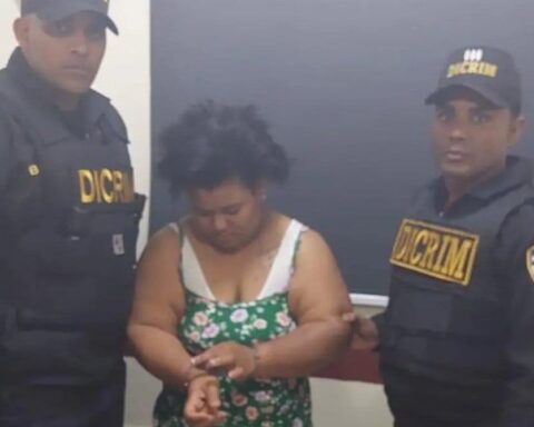 Jueza aplaza audiencia para que psiquiatra evalúe a supuesta raptora de niña