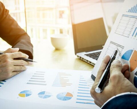 Keys to choose a financial or stock market course this 2023