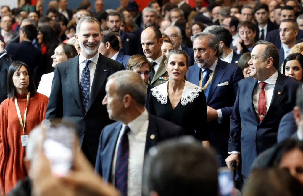 Kings Felipe and Letizia, among others, during their tour after the inauguration of the Fitur international tourism fair, which begins its 43rd edition with 8,500 participating companies, 131 countries (including Ukraine) and 755 exhibitors, and is confident that this year mark the full recovery of the sector after the pandemic.  EFE/JJGuillen