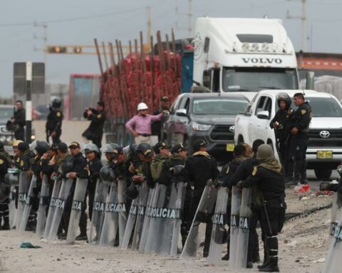 Law enforcement forces free roads with citizen help