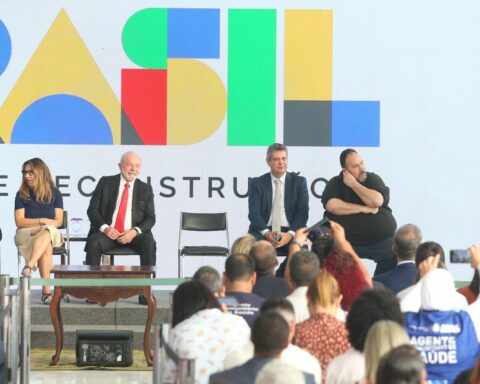 Law transforms community agents into health professionals