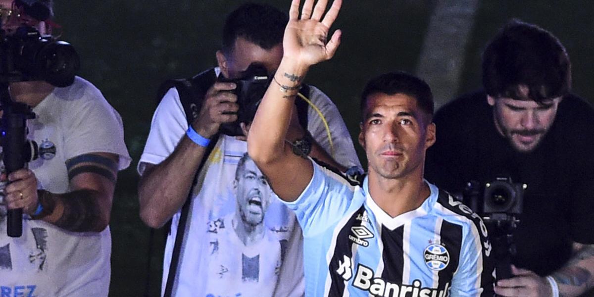 Luis Suárez, acclaimed in Porto Alegre: "I promise titles"