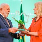 Lula received the "More Green" award and invited Cosse to an official visit to Brazil