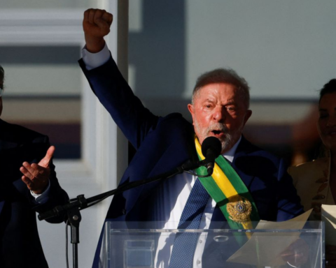 Lula receives Felipe VI in his first meeting after being sworn in as president