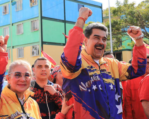 Maduro ignores union claims and says he has an income protection plan