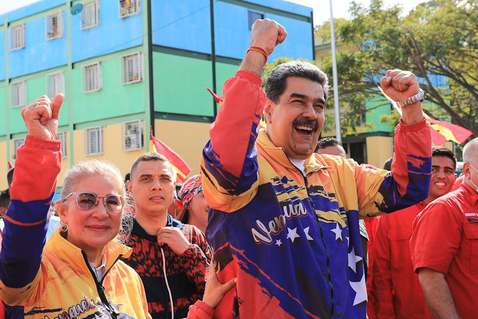 Maduro ignores union claims and says he has an income protection plan