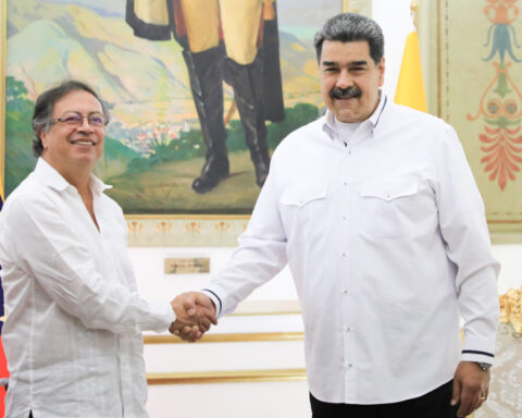 Maduro receives his counterpart Gustavo Petro in Miraflores