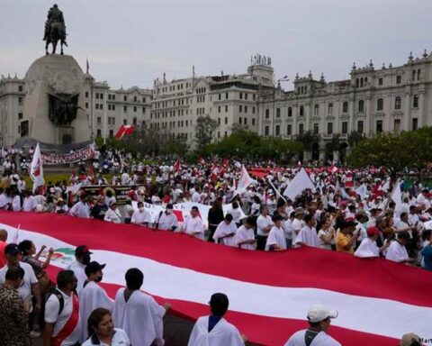 Marches for peace in Peru reject violent protests
