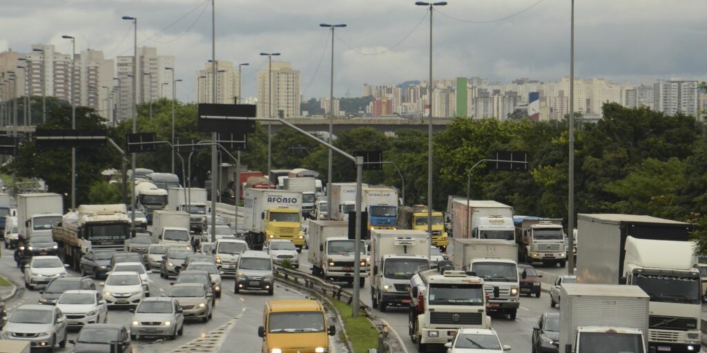 Marginal Tietê is released after blockade by protesters