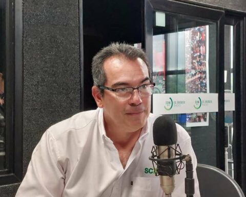 Mario Aguilera: "What corresponds is a government substitution, but not an interim.  Luis Fernando Camacho is the governor"