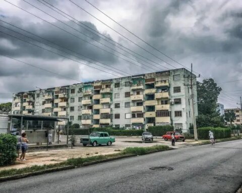 Edificios, Edificio de microbrigada en San Agustín, La Habana