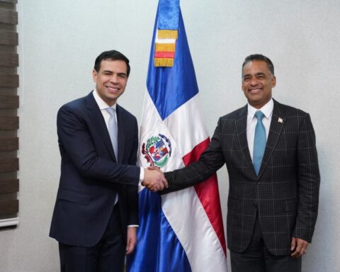Ministro Joel Santos juramenta a nuevos directores de Propeep, Adess y Pasaportes