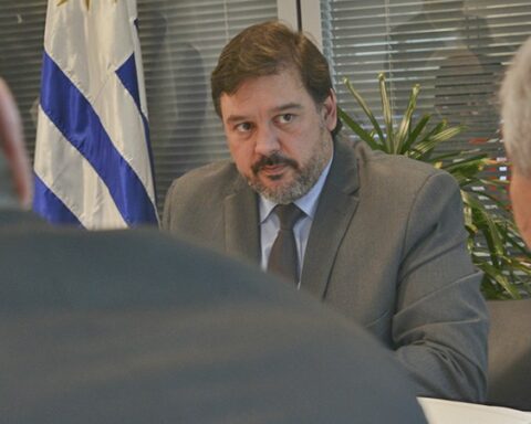 Minister of the Environment, Adrián Peña, claimed to have a university degree that he obtained years later