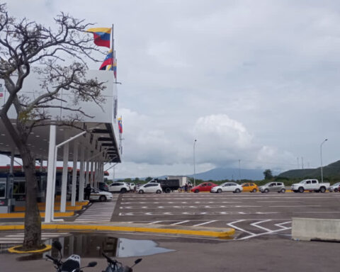 More than 1,300 vehicles have circulated on the Atanasio Girardot bridge after its inauguration