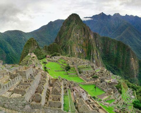 More than 400 tourists are transferred from Machu Picchu to Cusco