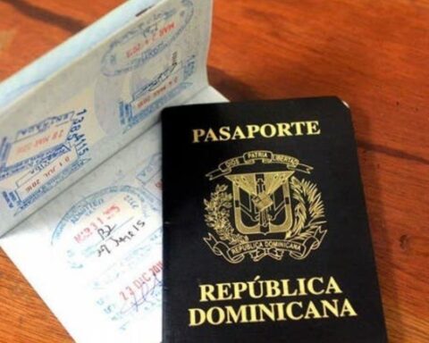 Más de medio millón dominicanos están impedidos de viajar