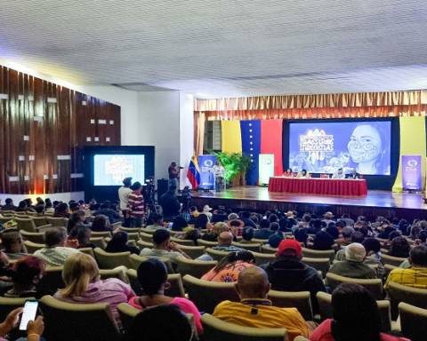 Realizan debate en primer Encuentro Nacional de Maestros Indígenas Venezolanos