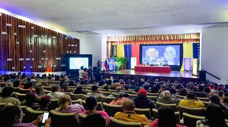 Realizan debate en primer Encuentro Nacional de Maestros Indígenas Venezolanos