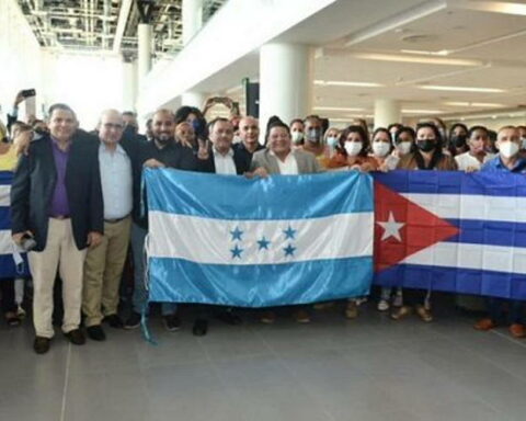 Delegación de maestros cubanos en Honduras