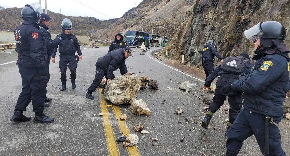 National Police releases the Central Highway after protesters decided to march to Lima (VIDEO)