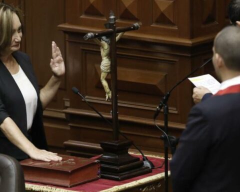 Nelcy Heidinger sworn in as congressman to replace Freddy Díaz