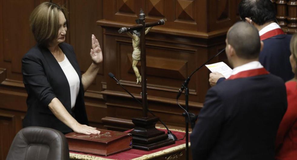 Nelcy Heidinger sworn in as congressman to replace Freddy Díaz