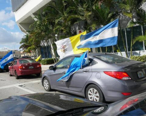 Nicaraguans in Miami carry out a caravan to demand the freedom of political prisoners