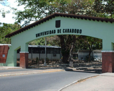 universidad de carabobo - rechazan sistema patria