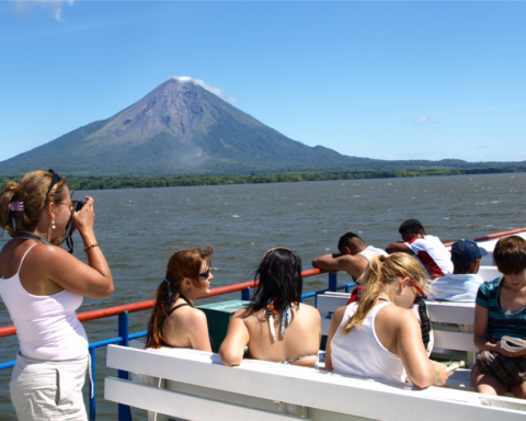 Ortega retracts the regulation of the entry of photographic and video cameras into the country