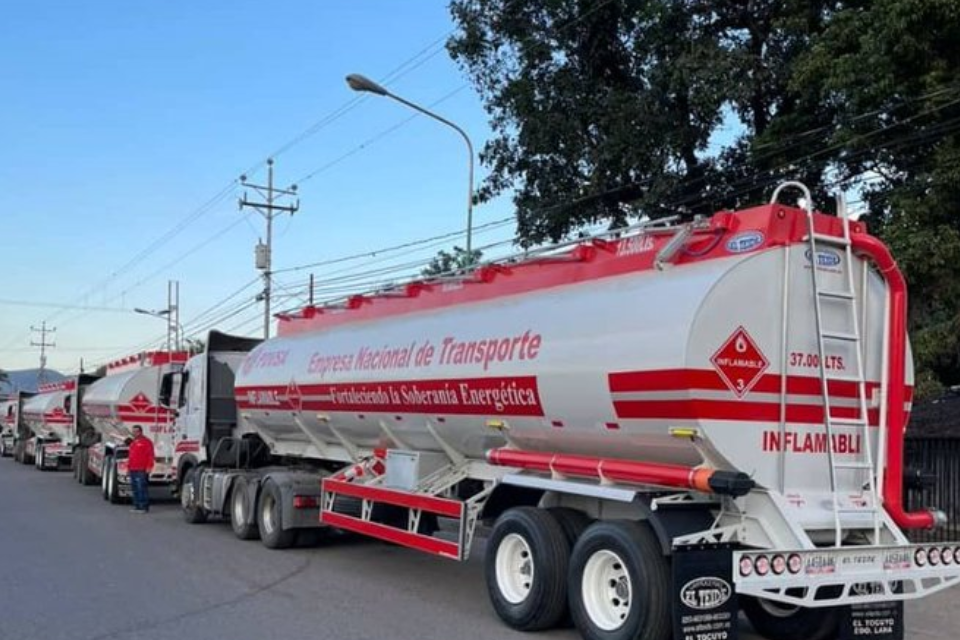 PDVSA adds six tankers to the fleet of units to distribute fuel