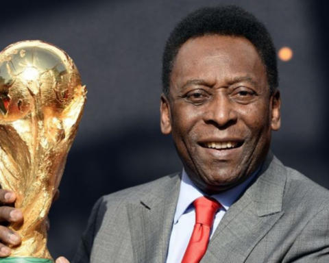 Pele dies at 82