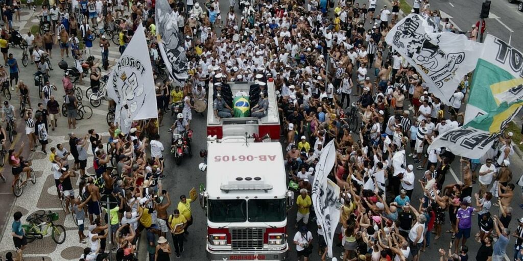 Pelé's funeral procession moves as it passes through his mother's house