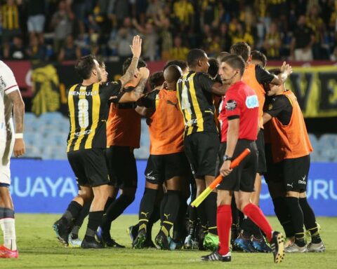 Peñarol defeats Nacional and stays with the first classic of the year