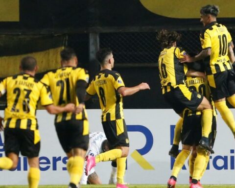 Peñarol turns the result around and beats Estudiantes de La Plata