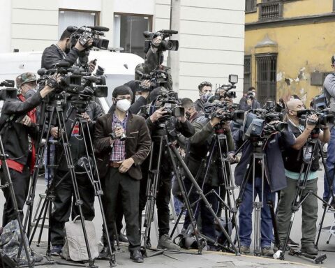 Peruvian Press Council urges protesters to respect the work of the press