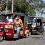 Las caponeras forman parte del transporte regular de los nicaragüenses en los barrios. Foto archivo