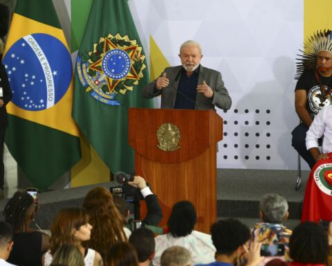 President signs decree creating the Social Participation Council