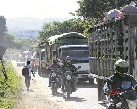 Producers applaud an end to the blockades