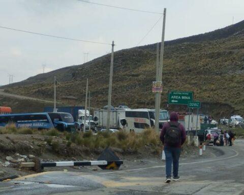 Protesters in Huancayo insist on taking the Central Highway in a progressive strike
