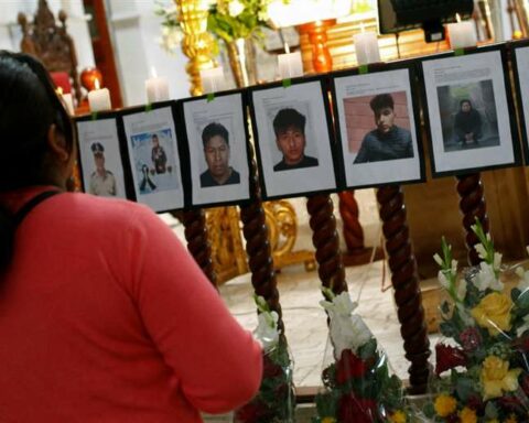 Protests persist in Peru as they mourn the dead