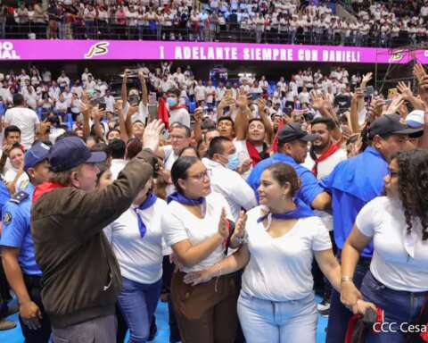 Public employees: 5% salary adjustment "is a mockery"